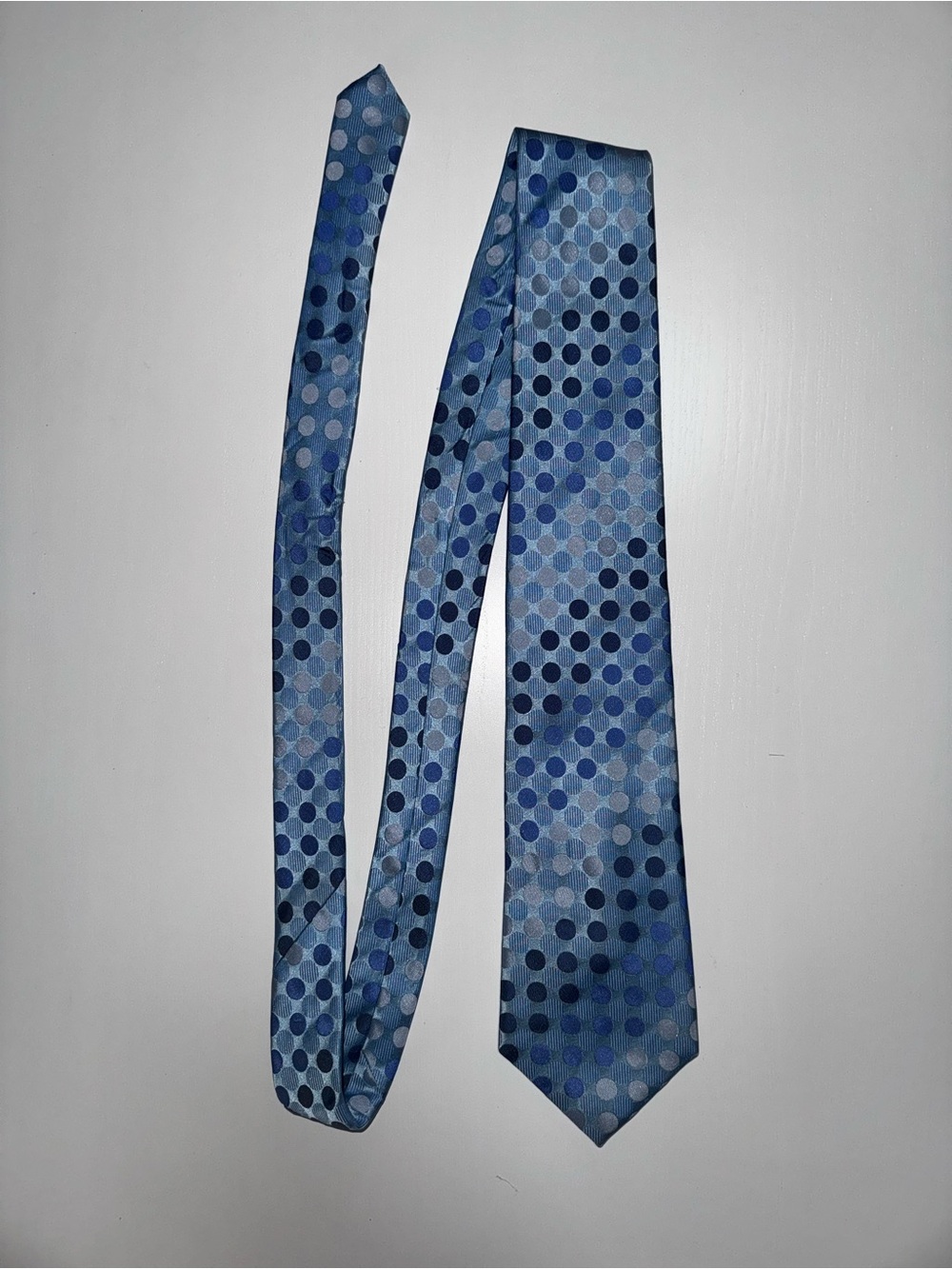 Sean John Men’s Blue Polka Dot 100% Silk Necktie Pointed Tip Logo Accent